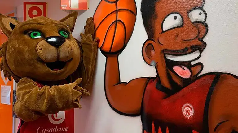 Pared decorada con dibujos de basket