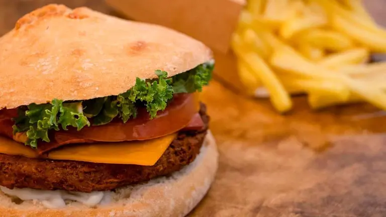 Una de las hamburguesas veganas de A Flama
