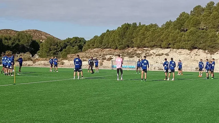 Entrenamiento del Real Zaragoza en c&eacute;sped artificial