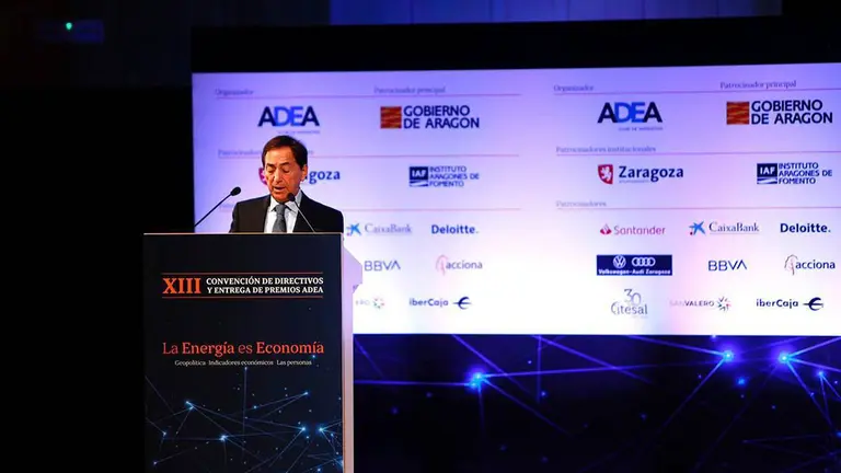 Salvador Arenere en el atril de la Convenci&oacute;n de Directivos