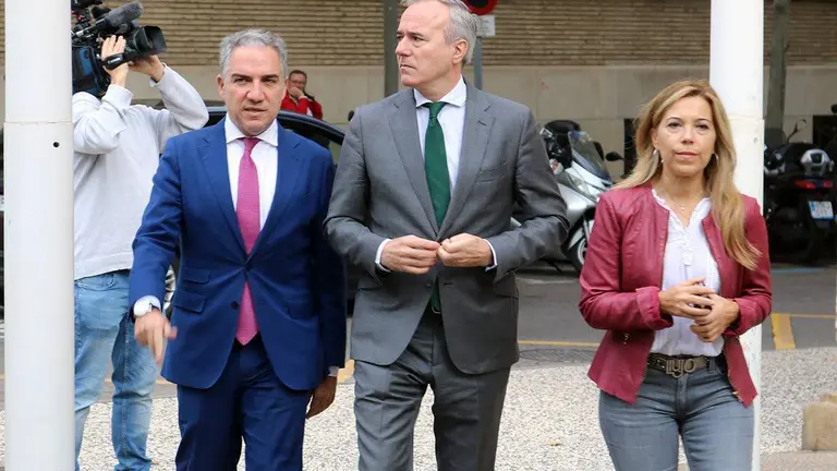 As&iacute; lo ha reivindicado Azc&oacute;n este martes junto al coordinador general del PP, El&iacute;as Bendodo, y enfrente del edificio Pignatelli, sede del Gobierno de Arag&oacute;n