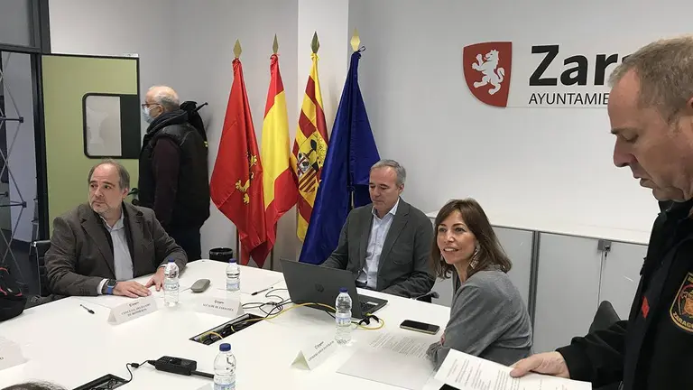 El alcalde de Zaragoza, Jorge Azc&oacute;n, ha inaugurado la nueva Sala de Crisis de Bomberos