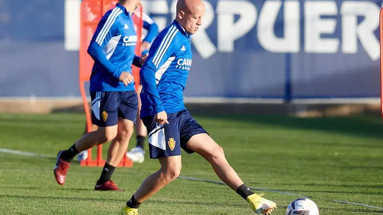 Mollejo, en un entrenamiento del Real Zaragoza