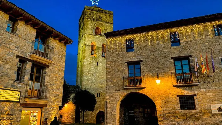 A&iacute;nsa compet&iacute;a con Santillana del Mar, en Cantabria, y Moj&aacute;car, en Almer&iacute;a
