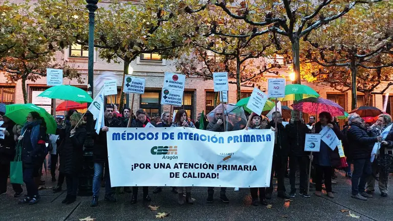 Los profesionales denuncian &ldquo;unas consultas y urgencias que no dan abasto&rdquo;
