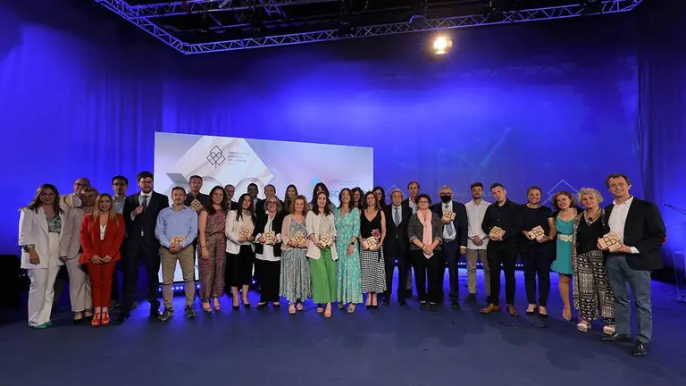 Foto de familia de los premiados en la pasada edici&oacute;n de MAZ