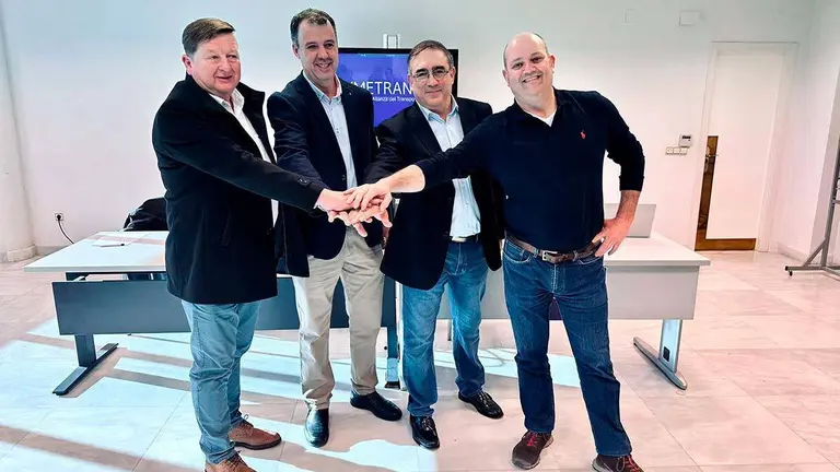 El presidente de Apetamcor, Javier Gonz&aacute;lez; el presidente de Asebutra, Eduardo Rilova; el presidente de Tradime, Jos&eacute; Antonio Moliner, y el presidente de Tradisna, Peio Perochena, durante la constituci&oacute;n de Pymetrans Alianza 