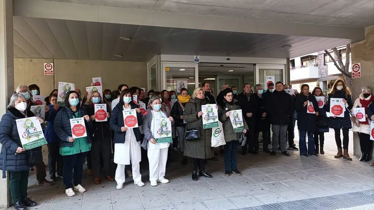 Los trabajadores del Amparo Poch se han concentrado este viernes en repulsa de la &uacute;ltima agresi&oacute;n