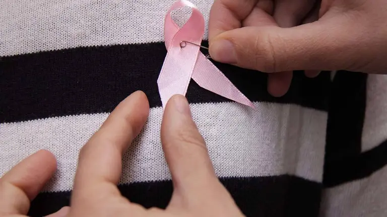 Lazo contra el c&aacute;ncer de mama