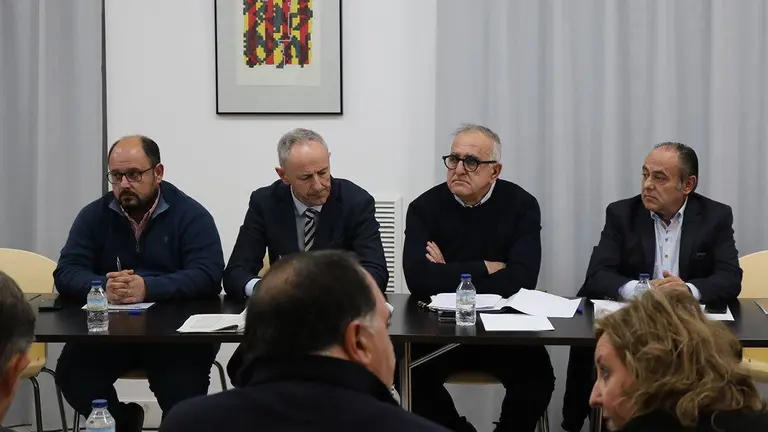 El senador Clemente S&aacute;nchez-Garnica (tercero) se postula como sucesor en una votaci&oacute;n que deber&aacute; tener lugar, como m&aacute;ximo, en siete d&iacute;as