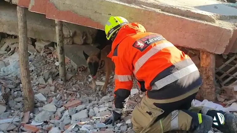 Los Bomberos de Zaragoza prosiguen su tarea humanitaria en Turqu&iacute;a