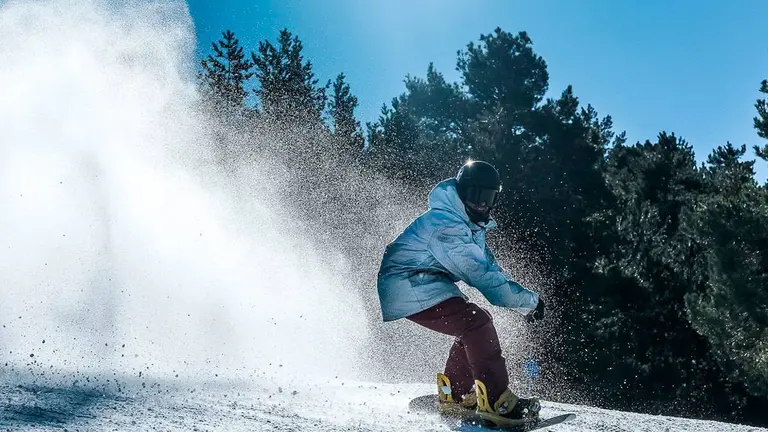 Esquiador en la nieve