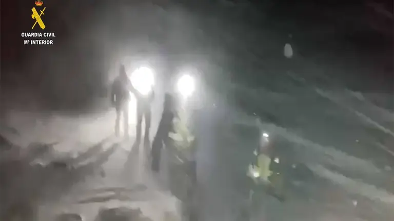 La ventisca oblig&oacute; a prolongar el rescate durante ocho horas
