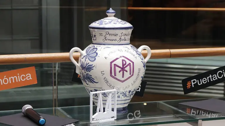El Premio Sanedr&iacute;n consiste en una art&iacute;stica mielera. Imagen de archivo del pasado a&ntilde;o