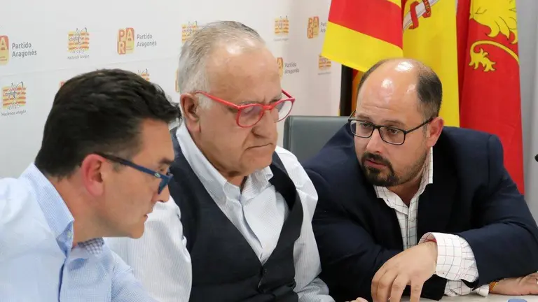 El actual presidente aragonesista ve &ldquo;grav&iacute;simo&rdquo; que &ldquo;personas que ocupan cargos gracias al PAR lo hagan al servicio de otro partido&rdquo;