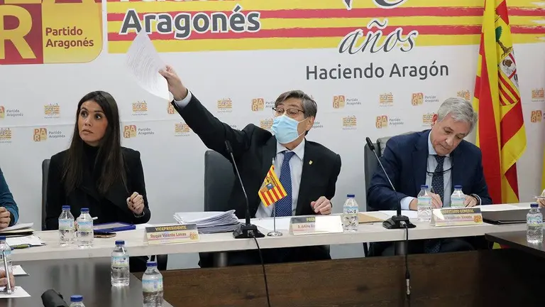 &Uacute;ltima imagen de Arturo Aliaga como presidente del PAR, en enero, en la Ejecutiva que decidi&oacute; por mayor&iacute;a interponer el recurso