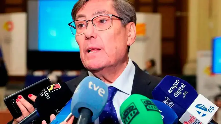 El vicepresidente aragon&eacute;s ha pedido a quienes presentaron el recurso que afronten de su bolsillo las costas judiciales