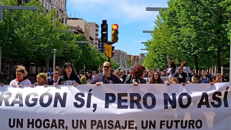 El lema de la manifestaci&oacute;n ha sido "Arag&oacute;n s&iacute;, pero no as&iacute;"