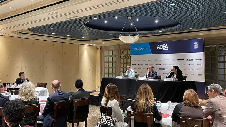 D&iacute;az ha participado este martes en el Ciclo Pol&iacute;tico de ADEA