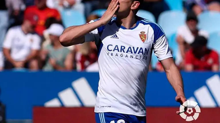 Fran G&aacute;mez celebra un gol en La Romareda