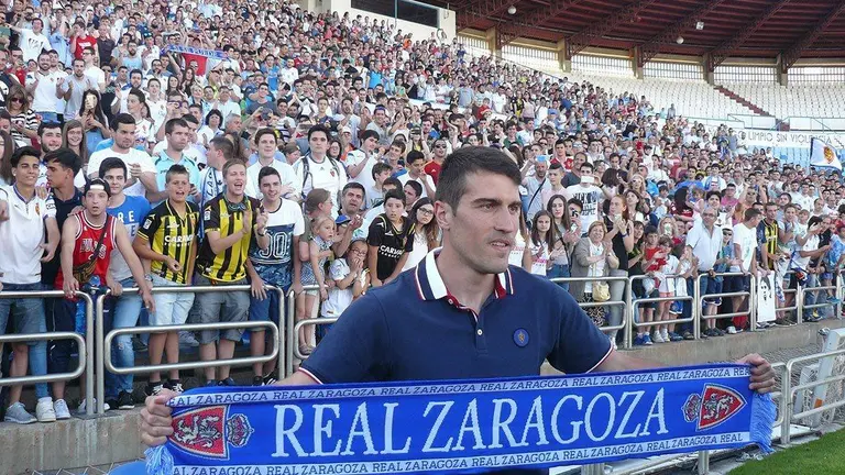 Zapater, en su presentaci&oacute;n a su regreso en 2016