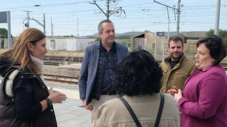 El candidato a la Presidencia del Gobierno de Arag&oacute;n, Carlos Ortas, quiere potenciar la l&iacute;nea f&eacute;rrea entre Huesca y Zaragoza. Fotograf&iacute;a: Ciudadanos.