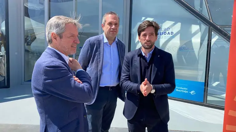 Daniel P&eacute;rez Calvo junto al candidato a la presidencia de la DGA, Carlos Ortas y el secretario general de Ciudadanos, Adri&aacute;n V&aacute;zquez.  