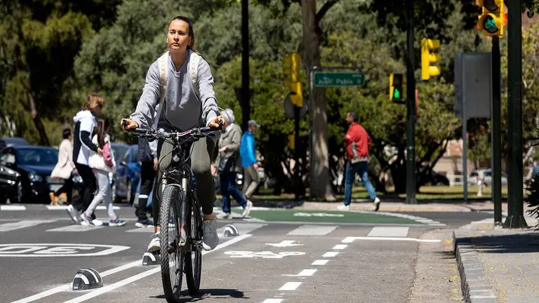 Este viernes ha quedado abierto al tr&aacute;fico ciclista del nuevo carril bici de Pedro III El Grande y Jerusal&eacute;n.