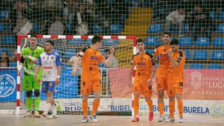 El Burela celebra un gol ante Sala 10