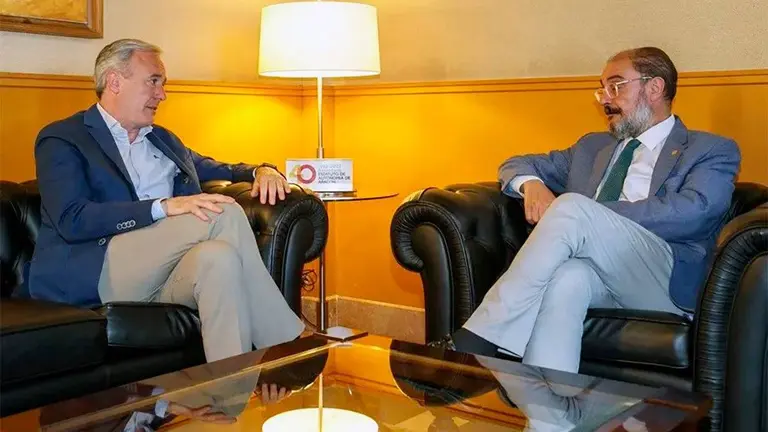 Azc&oacute;n ha acusado a Lamb&aacute;n de proclamarse en &ldquo;rebeld&iacute;a democr&aacute;tica&rdquo;