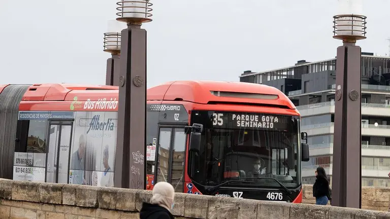 Bus urbano l&iacute;nea 35 puente de Piedra