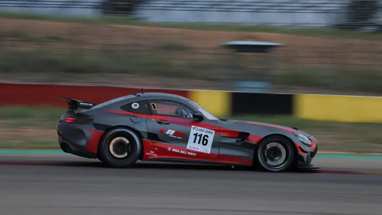 Pese a un toque en la arrancada de la carrera dominical, Aso remont&oacute; numerosas posiciones hasta cimentar su presencia en el podio. Fotograf&iacute;a: MotorLand Arag&oacute;n.