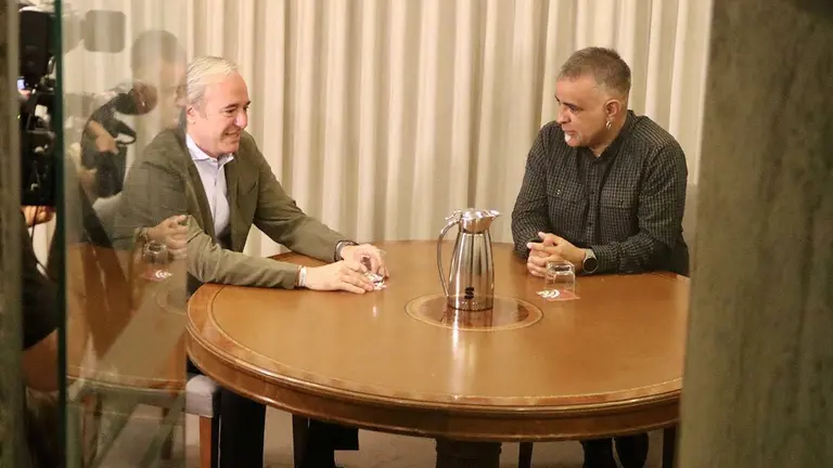 Corrales se reuni&oacute; con Azc&oacute;n el martes y confirm&oacute; que ocupar&aacute; el puesto de Podemos en el Grupo Mixto, junto a IU y el PAR