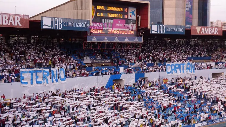 Los aficionados blanquillos siguen cumpliendo a&ntilde;o tras a&ntilde;o y conf&iacute;an en que este sea el del ascenso. Fotograf&iacute;a: Laura Trives.