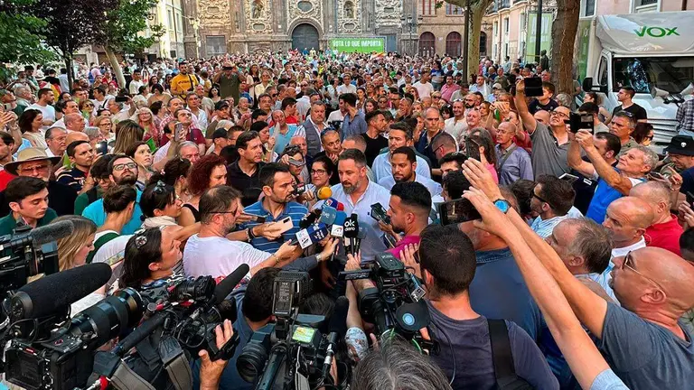 En Arag&oacute;n, Ana Al&oacute;s habl&oacute; de "madurar" las negociaciones y Santiago Abascal le emplaz&oacute; al 24 de julio | Foto: Vox