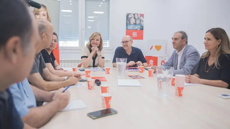 La candidata del PSOE se ha reunido con los sindicatos CCOO y UGT | Foto: PSOE Arag&oacute;n