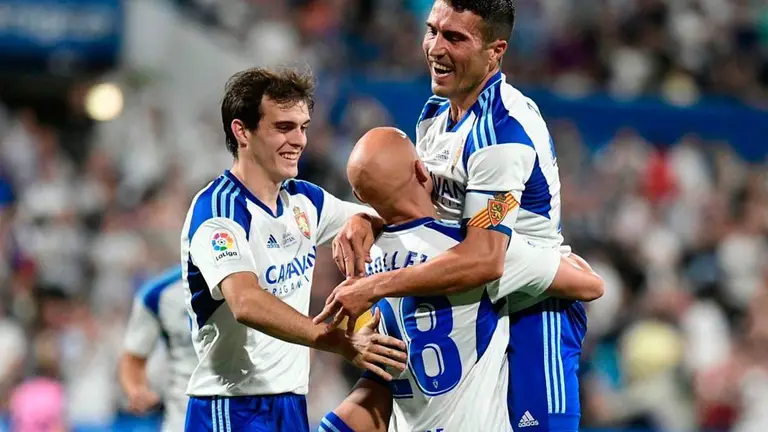 V&iacute;ctor Mollejo, Zapater y Francho celebran un gol