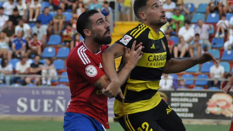 El Real Zaragoza se llev&oacute; este derbi aragon&eacute;s veraniego gracias al tanto de Az&oacute;n. Fotograf&iacute;a: C.D. Teruel.