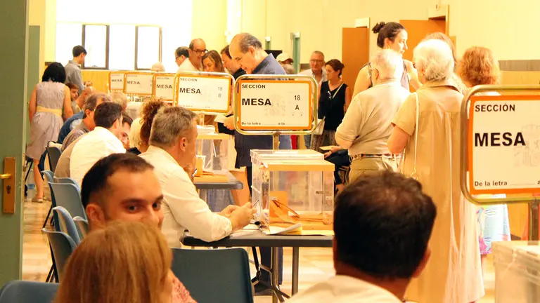 La jornada electoral arrancaba puntual, a las 9.00 horas, y sin registrar incidencias importantes