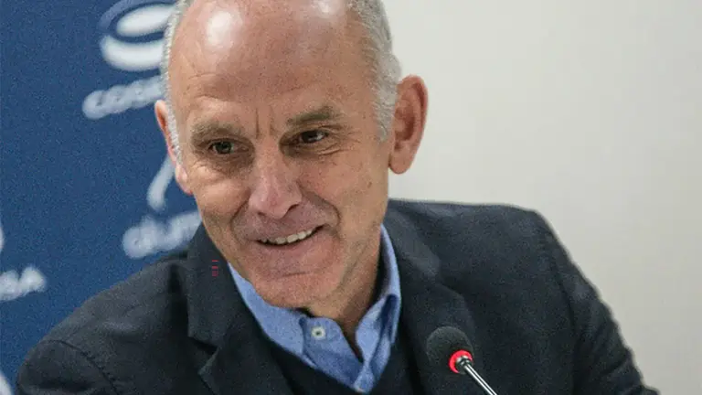 El director deportivo de la S.D. Huesca, &Aacute;ngel Mart&iacute;n Gonz&aacute;lez ha pasado revista del mercado de los movimientos veraniegos de su equipo. Fotograf&iacute;a: S.D. Huesca.