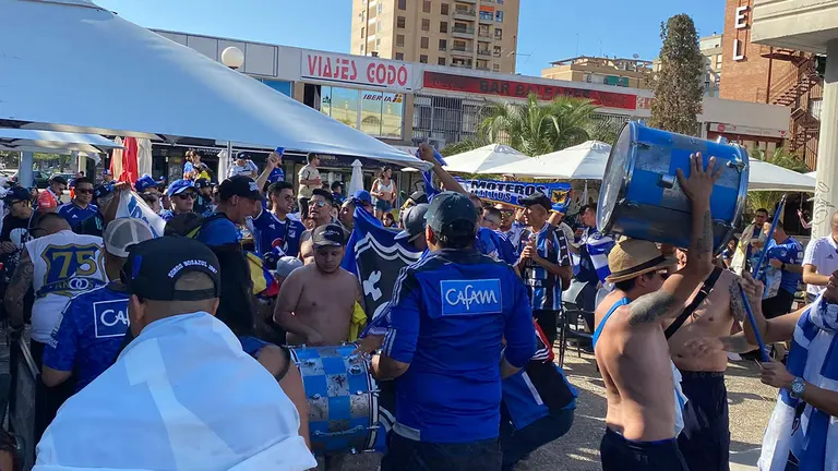 Cientos y cientos de aficionados de uno de los clubs m&aacute;s laureados del f&uacute;tbol colombiano han llegado a Zaragoza desde distintos puntos de Espa&ntilde;a.
