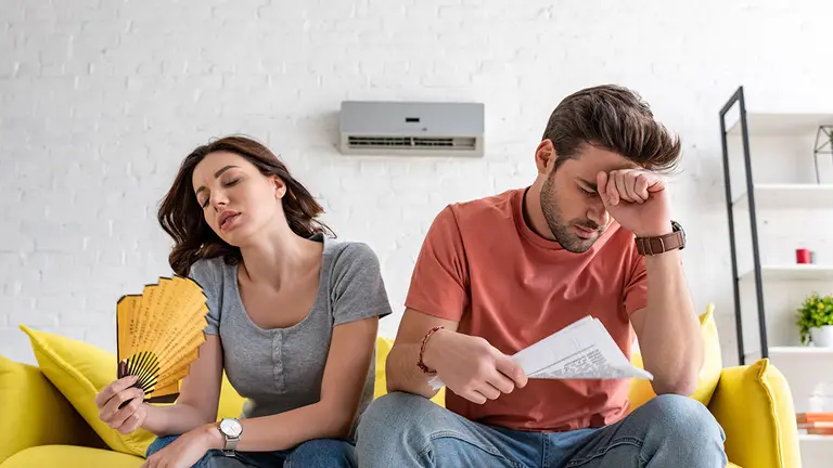 dos personas con calor ola de calor Arag&oacute;n