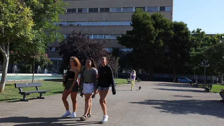 Los universitarios han sido los primeros en volver a las aulas esta ma&ntilde;ana