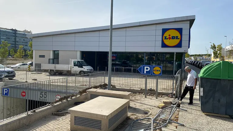 Dos meses despu&eacute;s este supermercado todav&iacute;a no ha podido abrir sus puertas