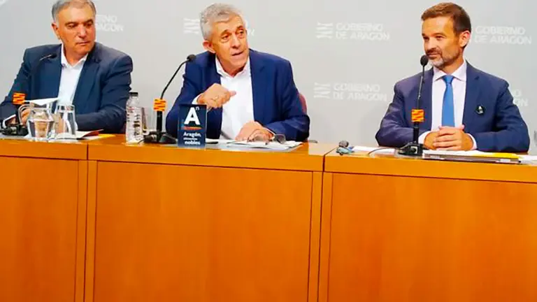El consejero de Agricultura, &Aacute;ngel Samper, quiere que la agroalimentaci&oacute;n este tan considerada como  la sanidad y la educaci&oacute;n