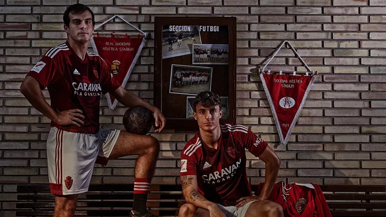Francho y Franc&eacute;s han sido elegidos como modelos para anunciar la tercera equipaci&oacute;n. Fotograf&iacute;a: Real Zaragoza.