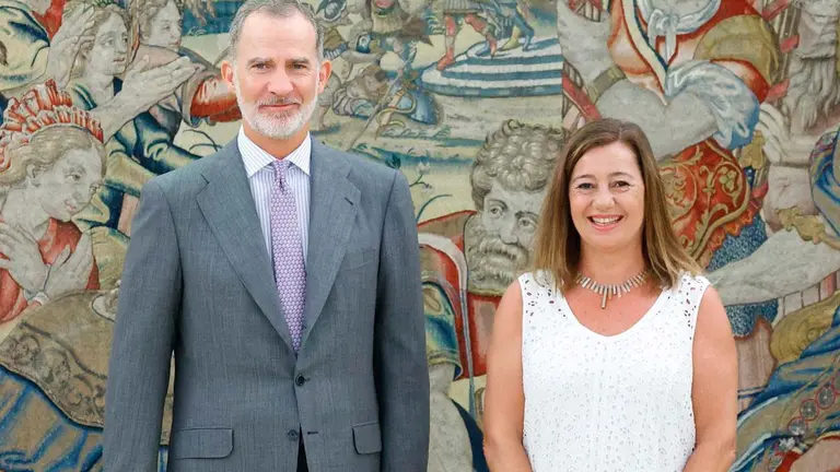 El rey Felipe VI, con la presidenta del Congreso