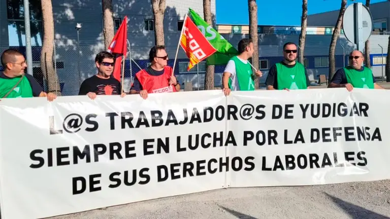 La concentraci&oacute;n ha partido de la propia f&aacute;brica, ubicada en Cari&ntilde;ena, y ha finalizado frente al Ayuntamiento de la localidad