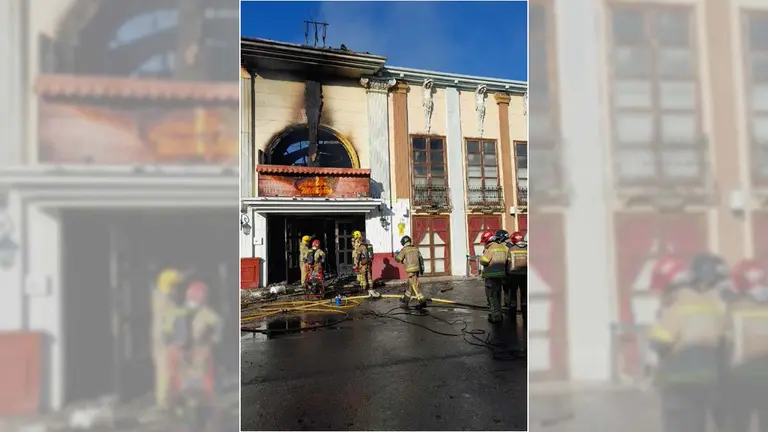 Sobre las 6 de la ma&ntilde;ana se ha recibido el aviso de un incendio en una discoteca en la zona de Atalayas en Murcia. Foto: 112 Regi&oacute;n de Murcia
