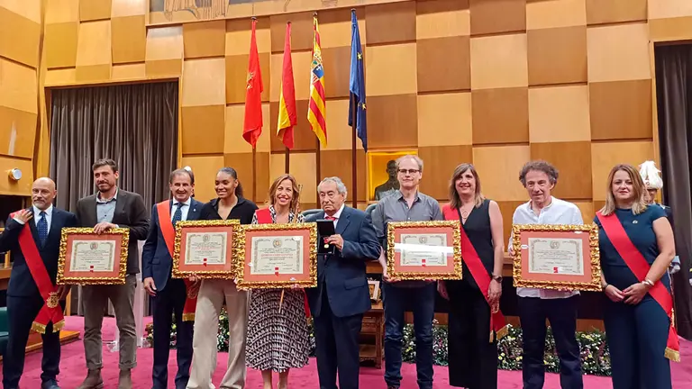 Entrega de medallas y premios en el Ayuntamiento